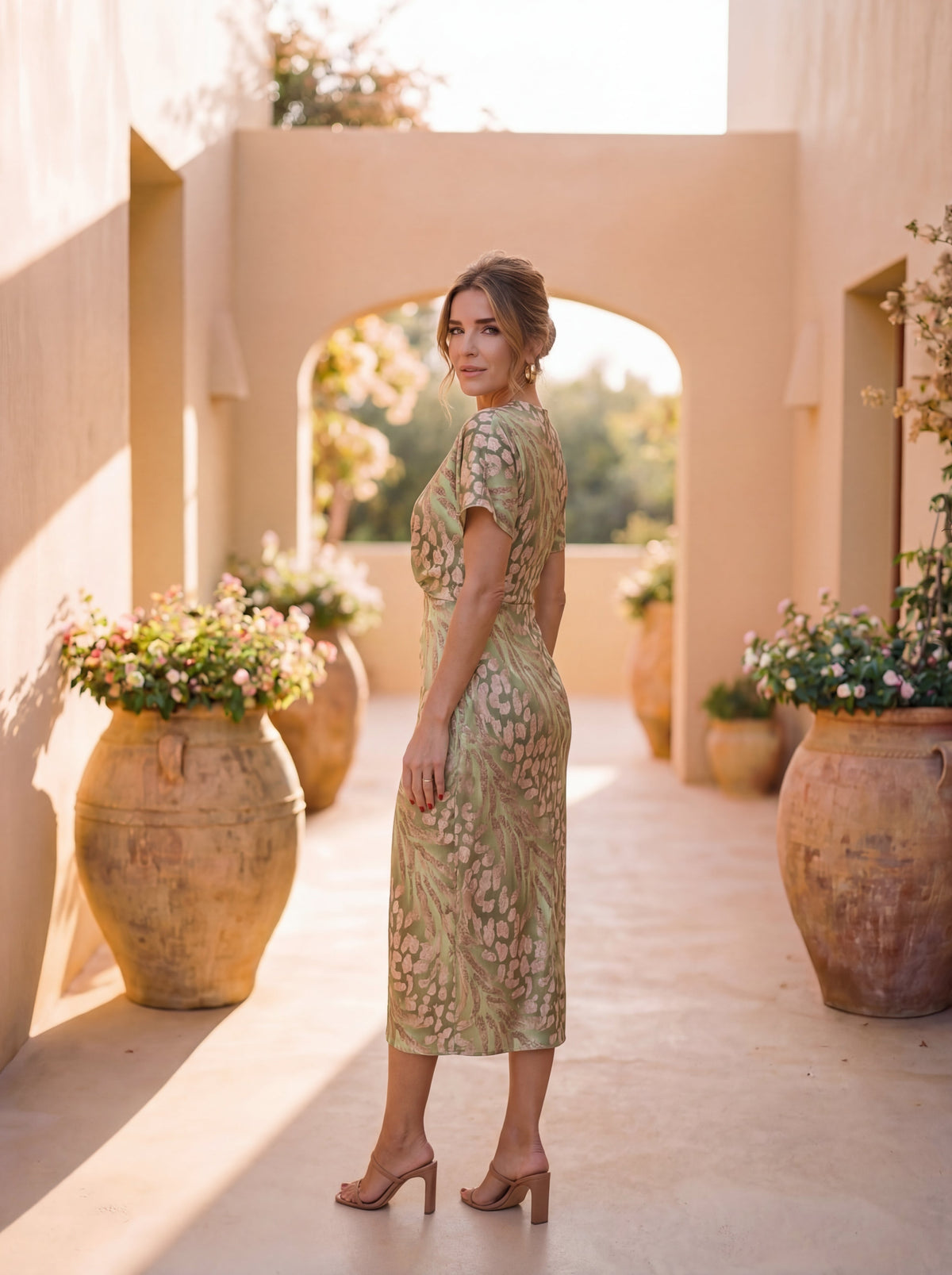 Antonella | Elegantní šaty z lehké a splývavé tkaniny